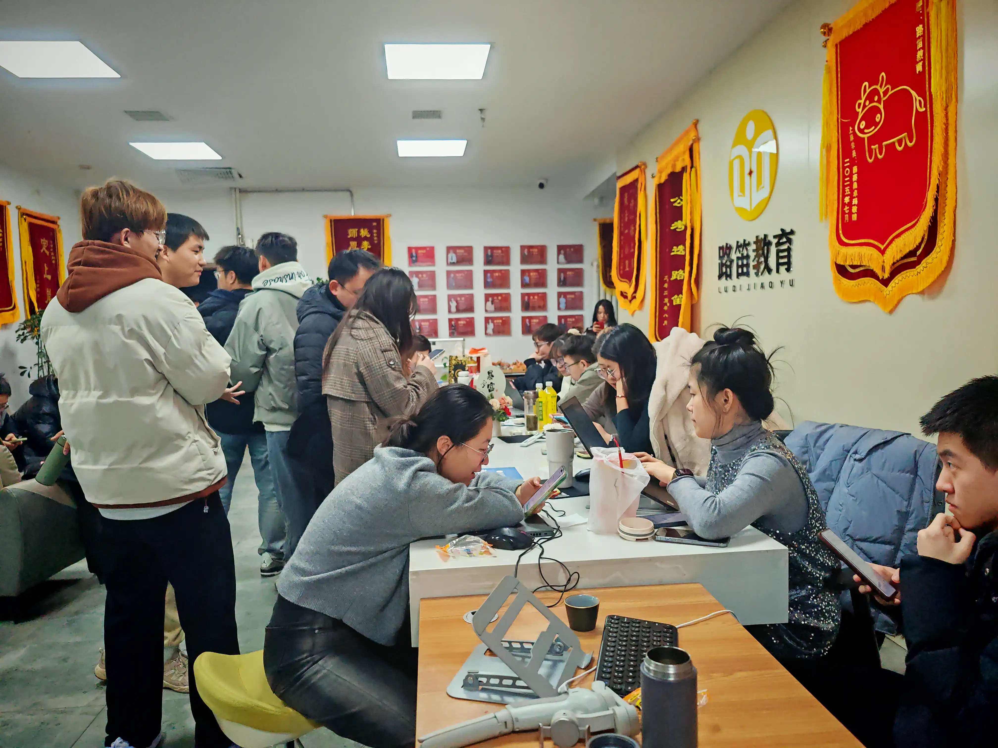 火热的前台咨询